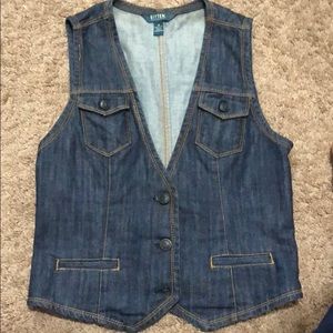 Bitten Sarah Jessica Parker vest